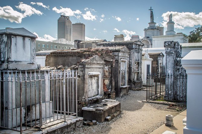 St. Louis Cemetery No. 1 Guided Tour 2022 - New Orleans - Viator