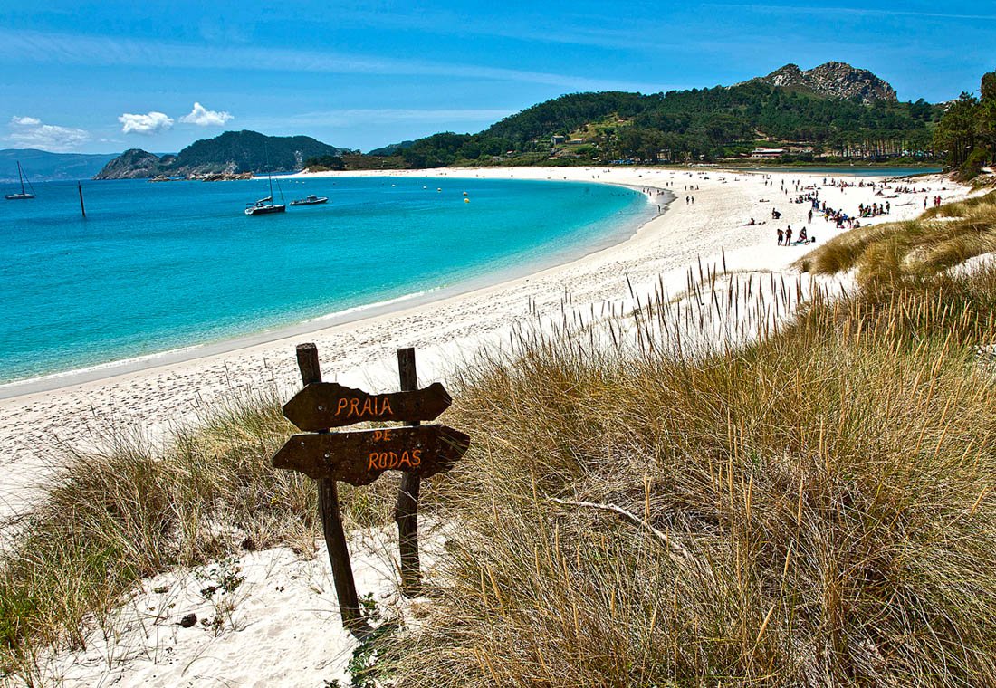 PLAYA DE RODAS - turquoise water in Cies islands - MAKESPAIN